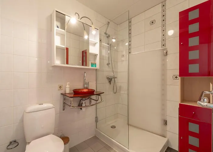 Idyllic Coastal Base W Garden Feriehus *