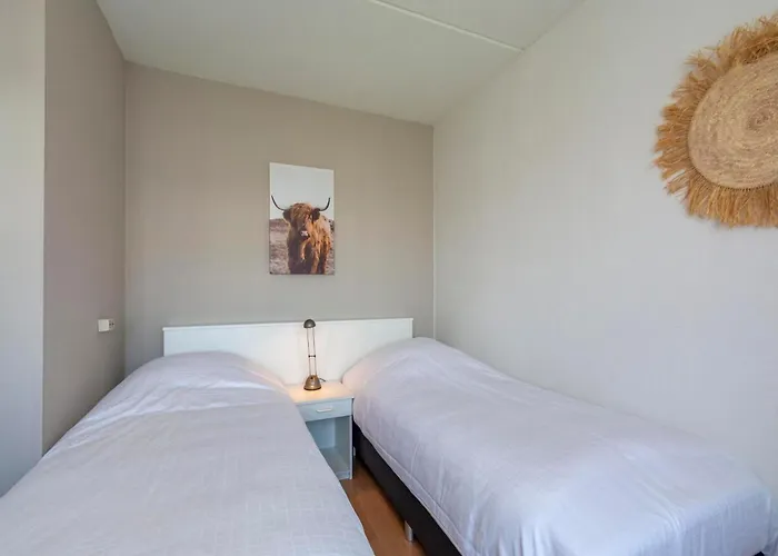 Idyllic Coastal Base W Garden Feriehus *