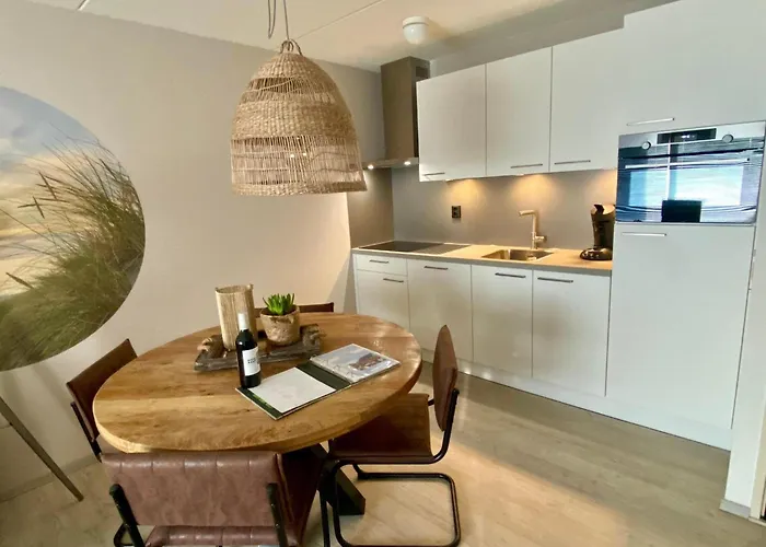 Idyllic Coastal Base W Garden *