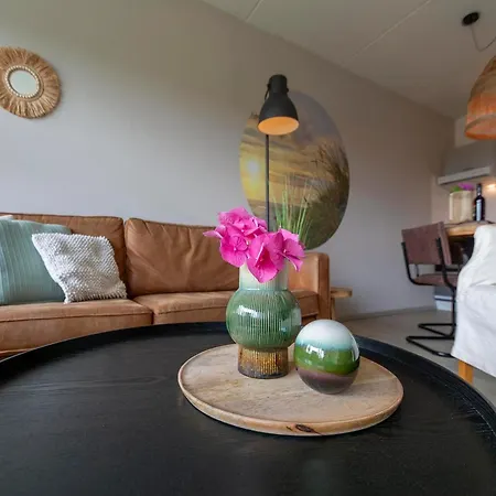 Idyllic Coastal Base W Garden *